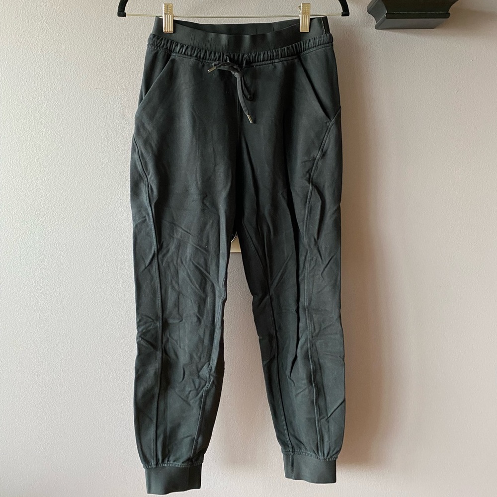 Lululemon Limited Edition Black Jogger 27’